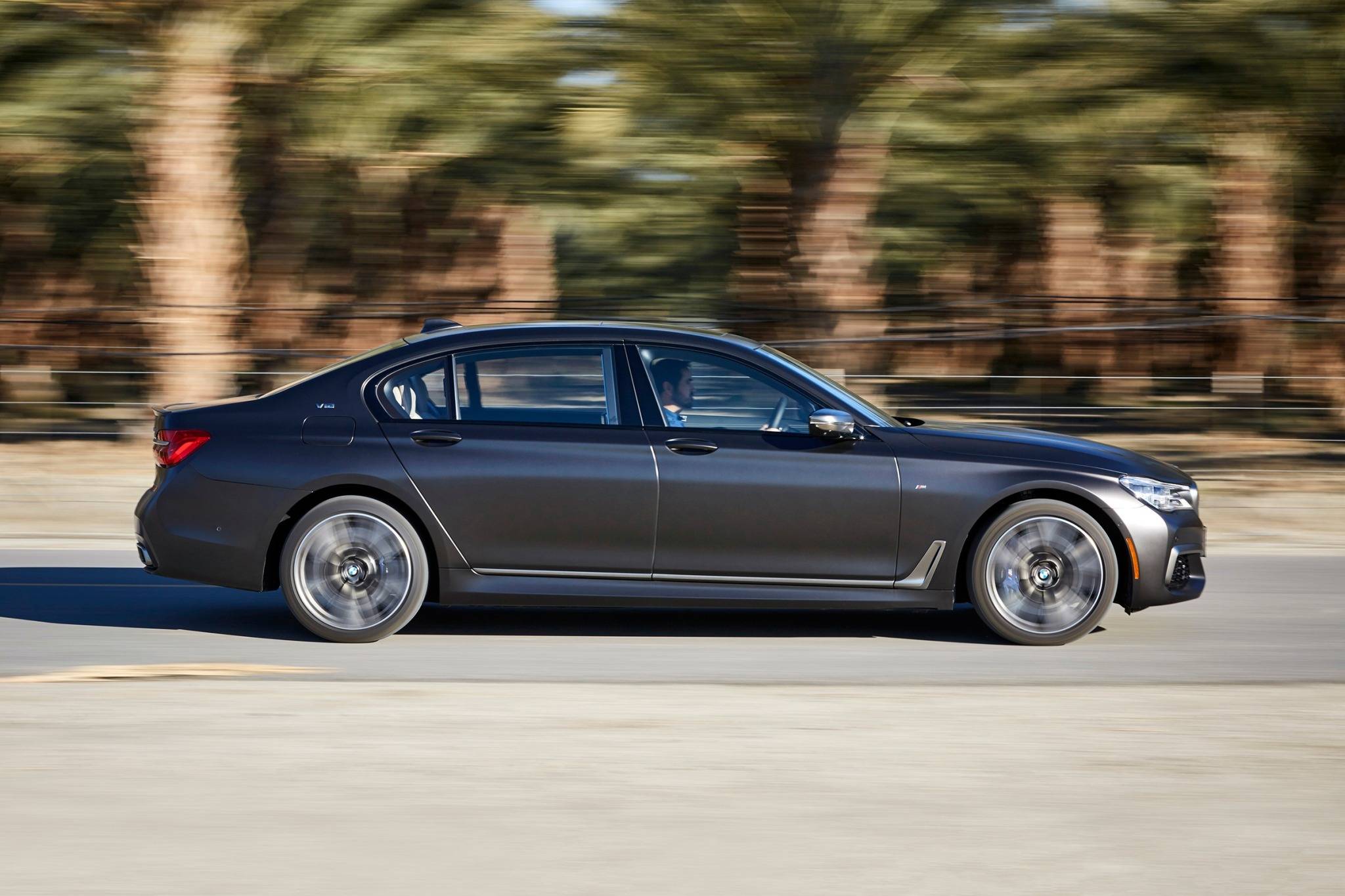 2018 BMW 7-Series VINs, Configurations, MSRP & Specs - AutoDetective
